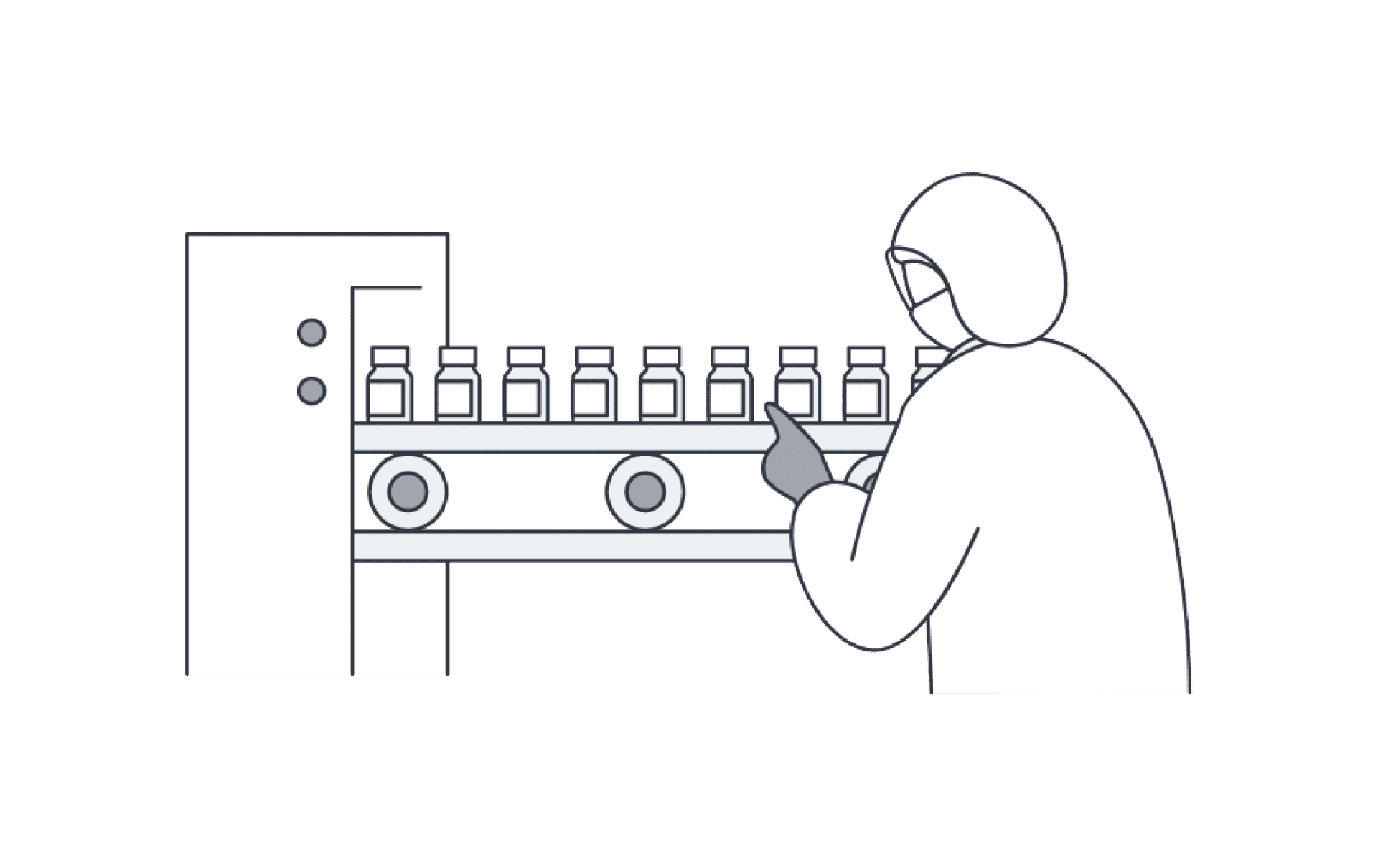 製造現場でフードとマスクを着用した作業者が、ベルトコンベア上の薬瓶を点検しているイラスト。