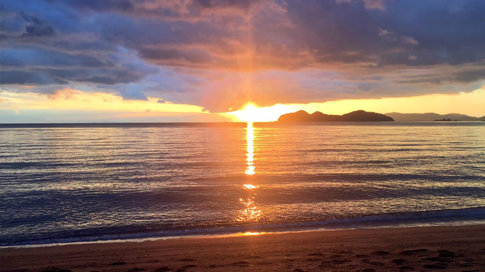 光市から見える海に沈む夕日