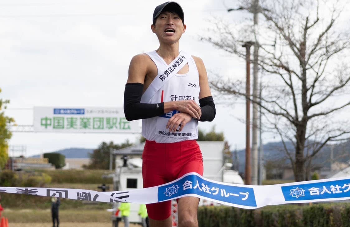 Masashi Hashimoto is finishing the "Ekiden" race.