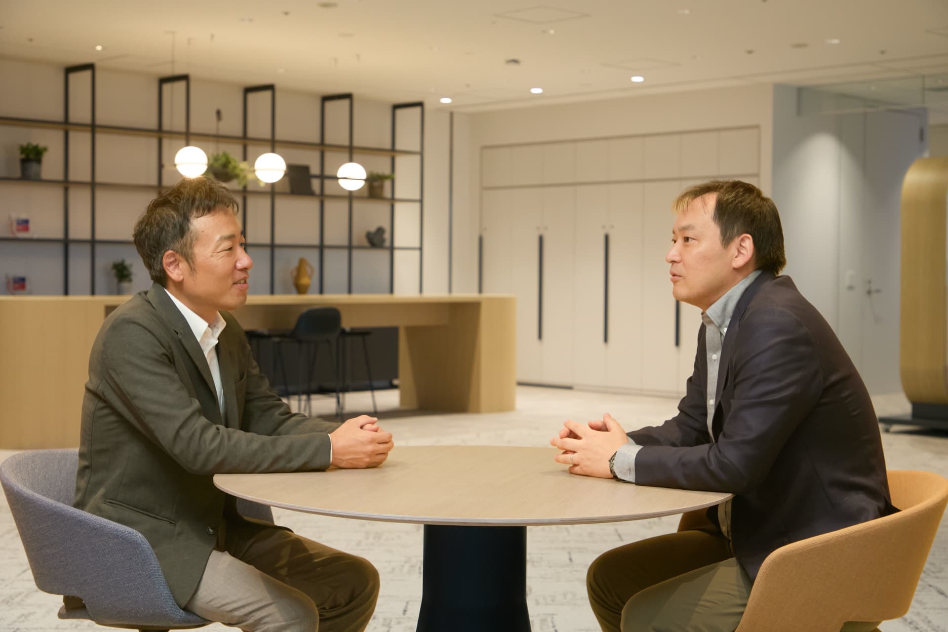 久保さんと田之頭さんが会話する様子