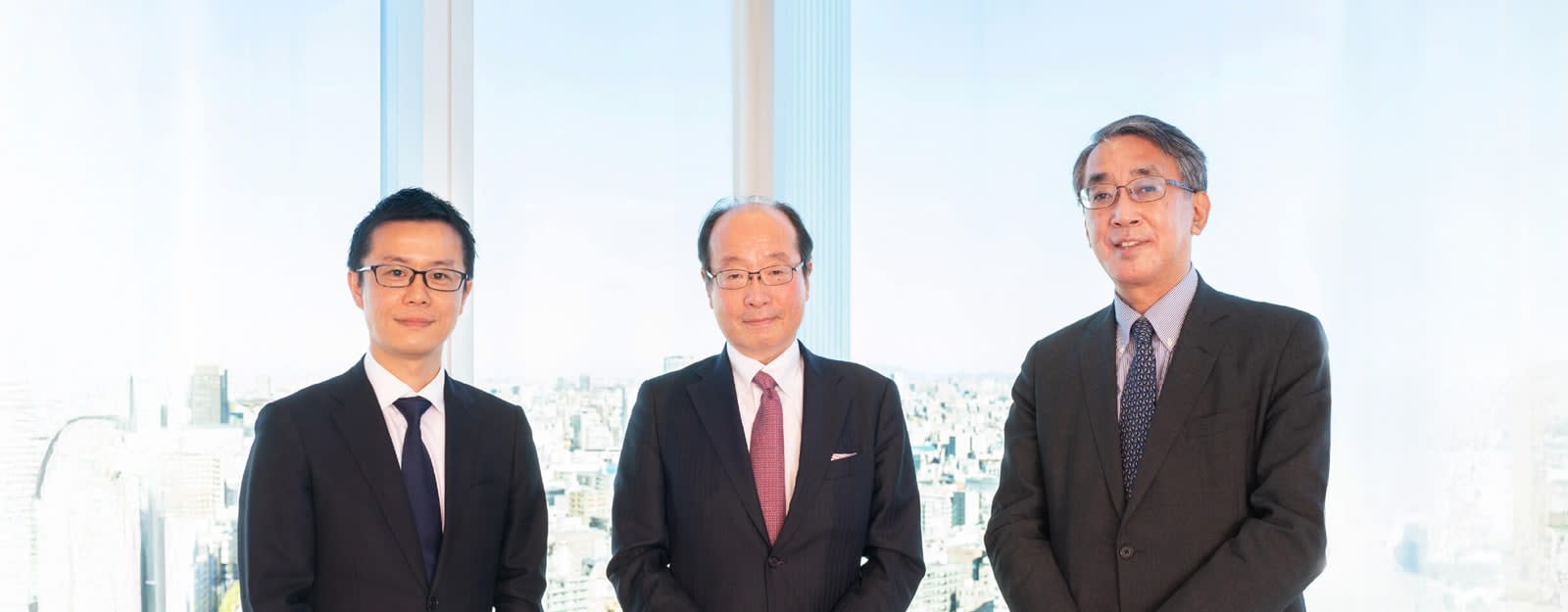 名和氏、佐藤さん、寺山さんの集合写真