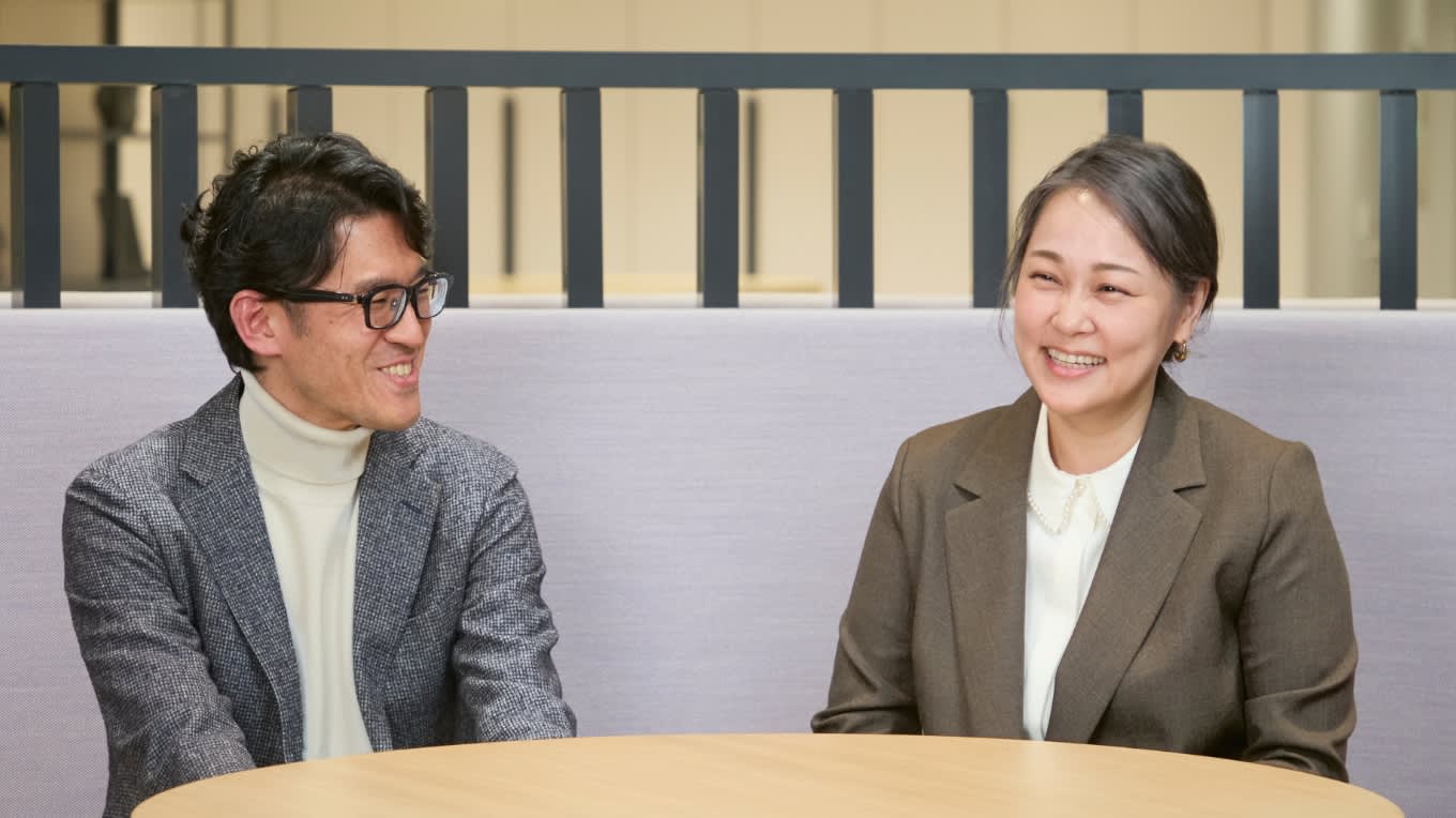 談笑する聖マリアンナ医科大学病院砂川腫瘍内科医とタケダ伊豆丸