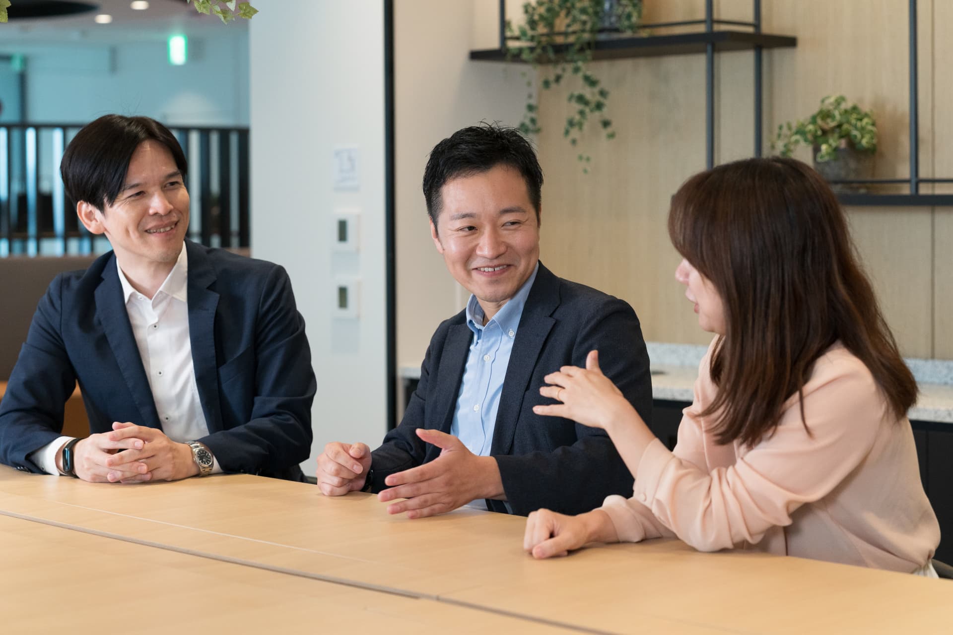 白書発刊後の反響について話す飯村さん、井上さん、林さん