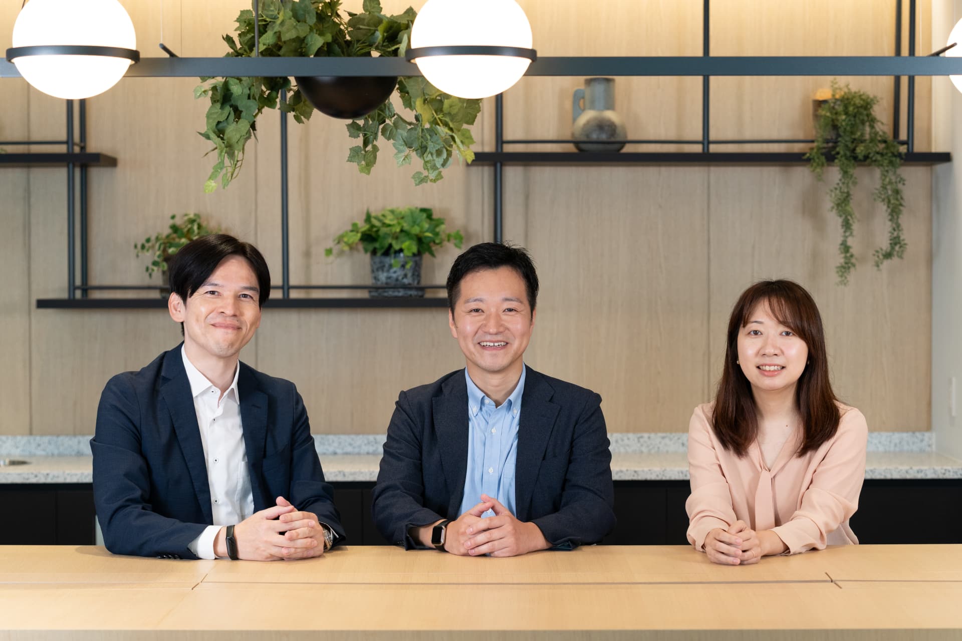 希少疾患白書の創刊・アップデートに携わった飯村さん、井上さん、林さん