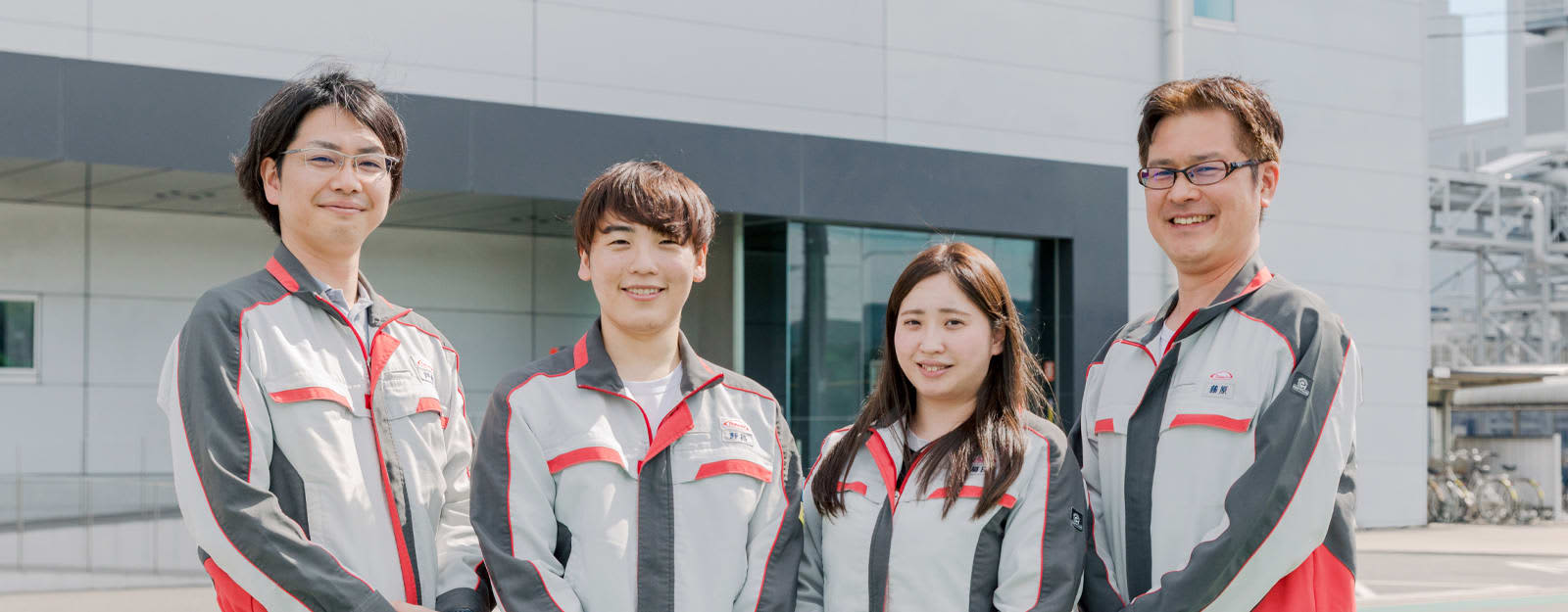 戸村さん、野呂さん、福田さん、藤原さんの集合写真