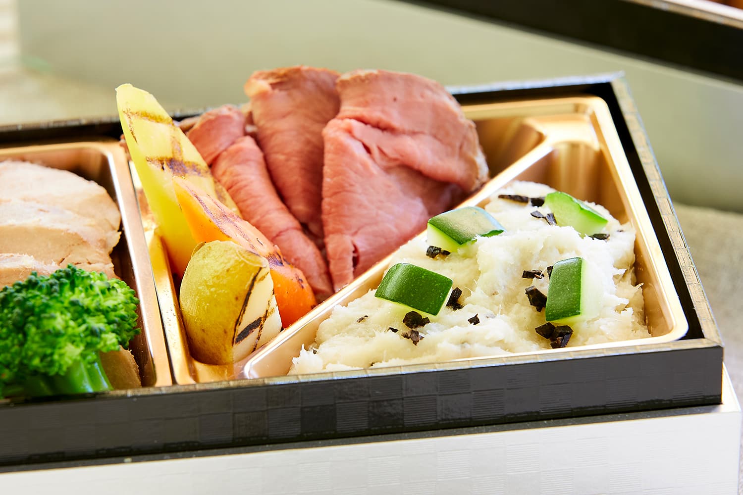 牛モモ肉のローストと鱈のブランダード