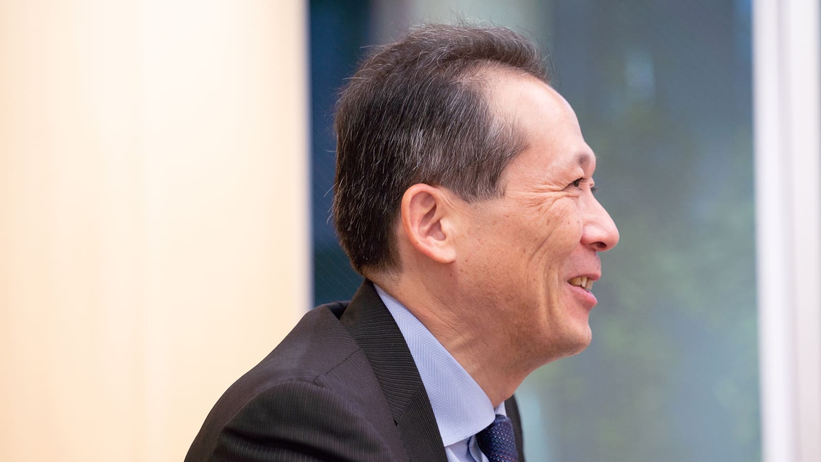 インタビューに答える添田 純平