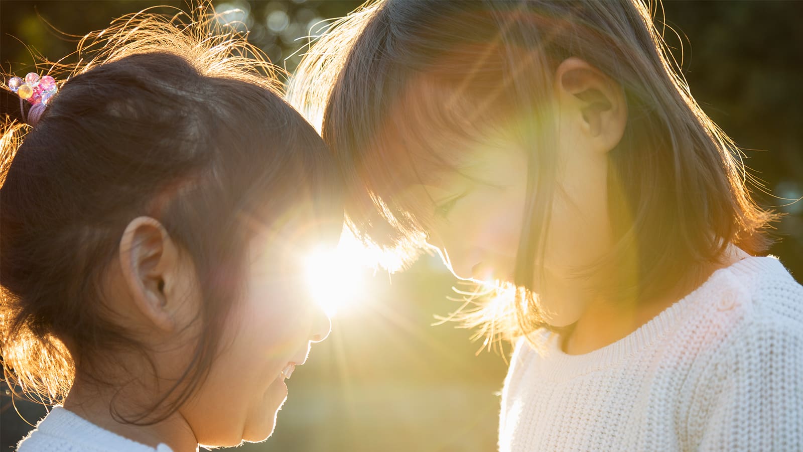 笑顔の二人の少女