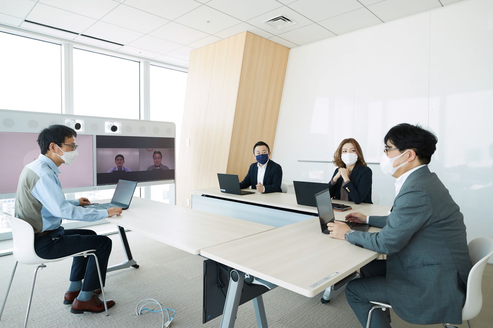 six people in a videoconference