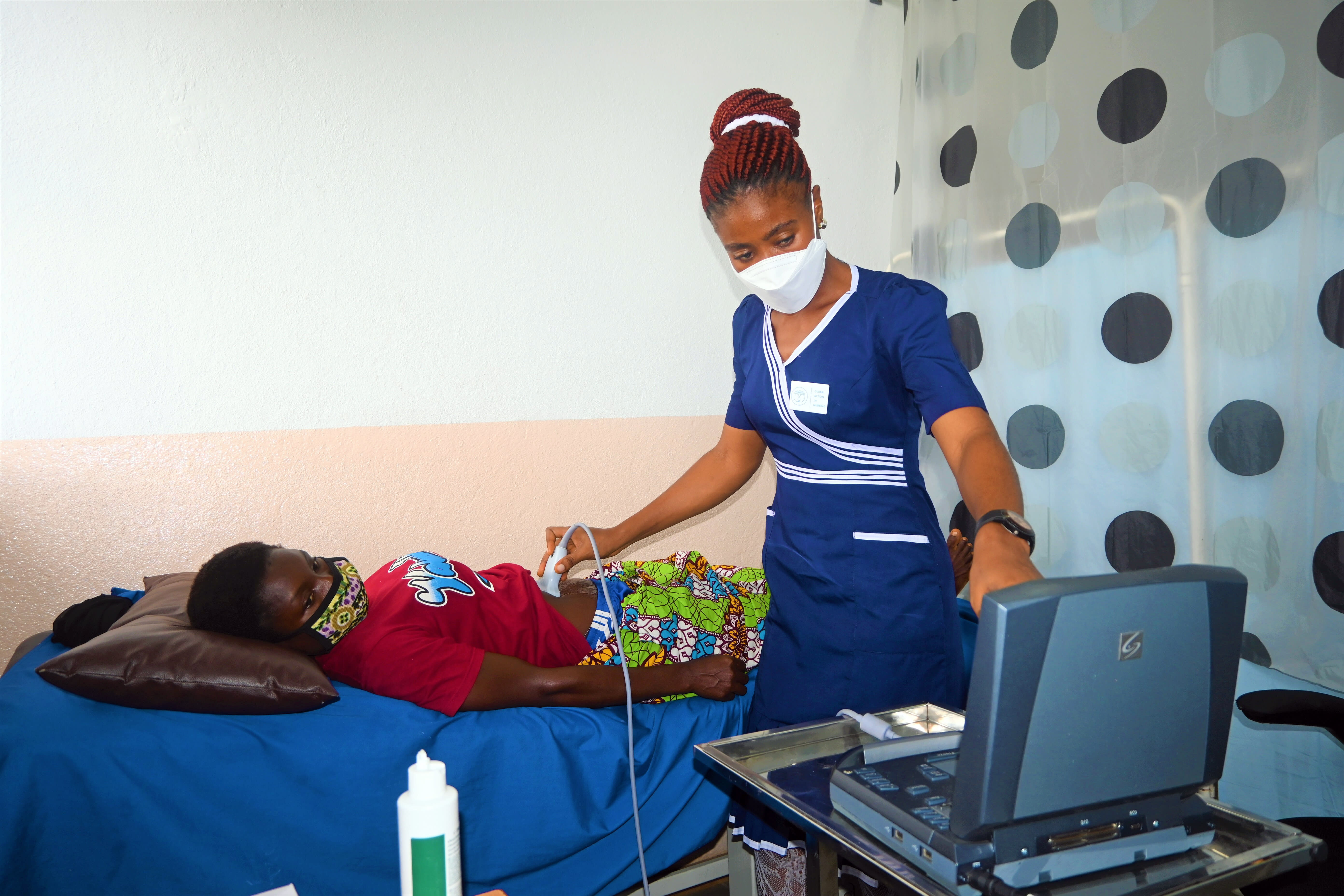 A GAIN fellow (Global Action In Nursing Fellowship) performs an ultrasound on a patient in Liberia
